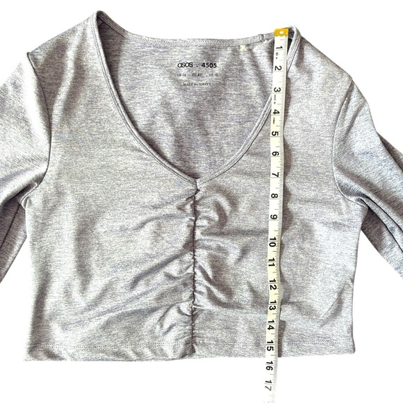 ASOS 4505 yoga ruche front long sleeve cropped top - Picture 9 of 10